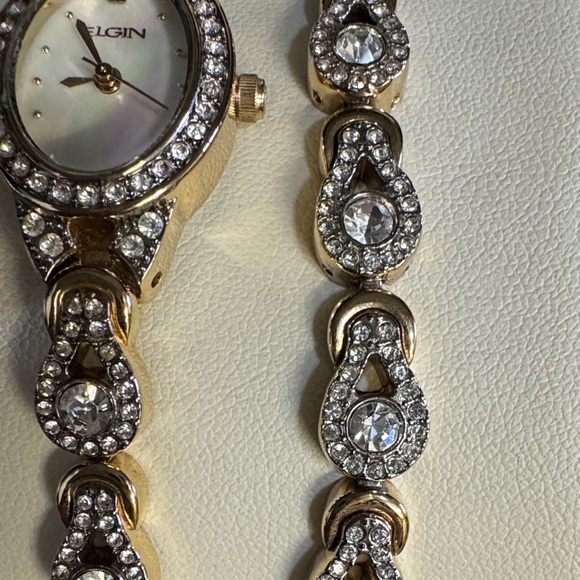 Luxurious Gold and Silver Women\'s Watch and Bracelet Set